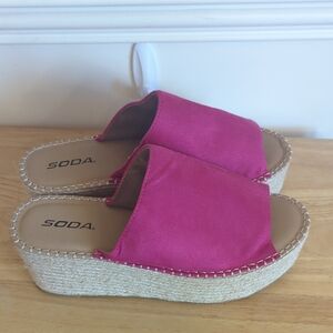 Soda Fuchsia Wedge Slides Size 11
